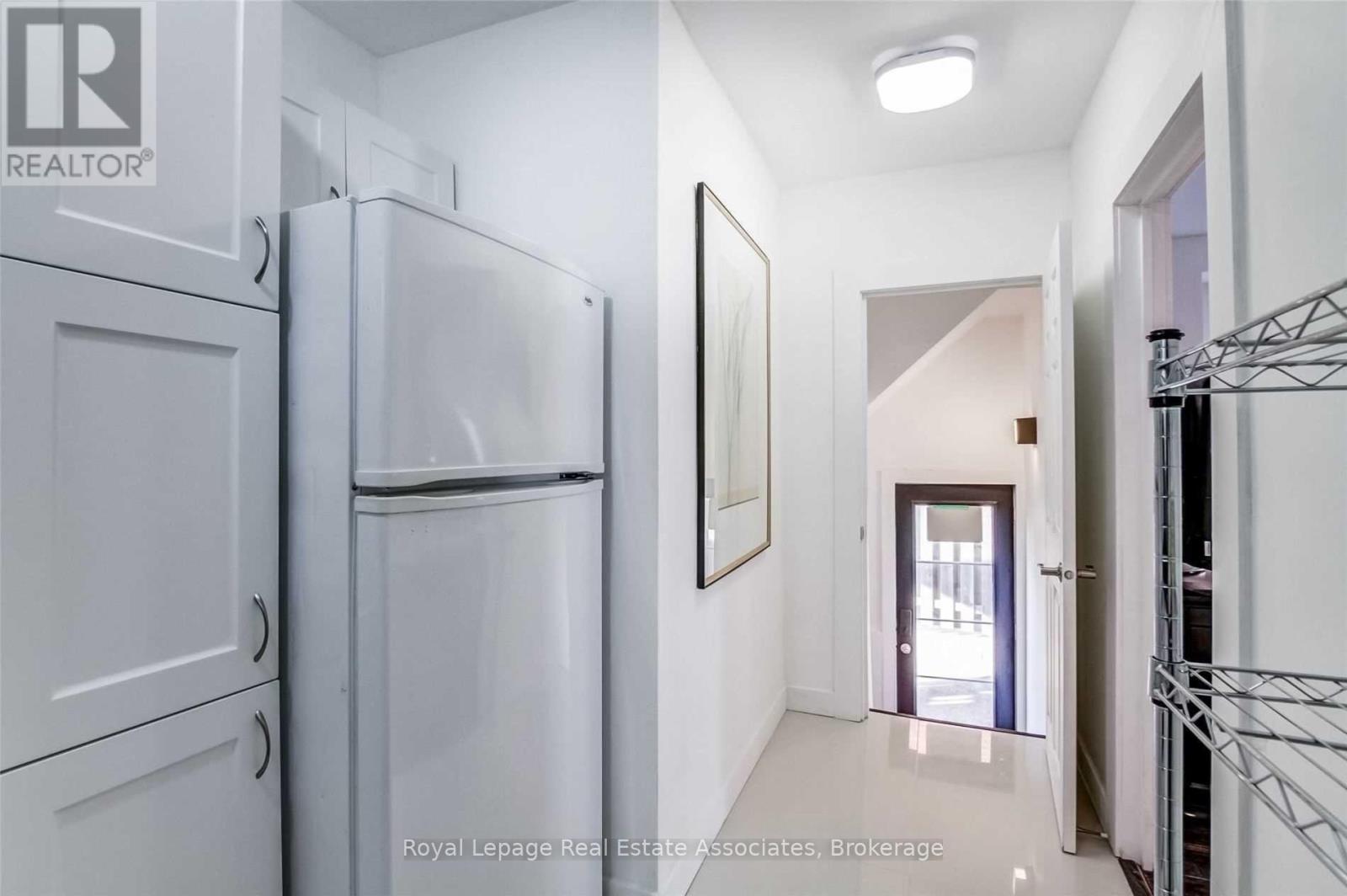 Photo 2 of 881 Lakeshore Road E, Mississauga ON