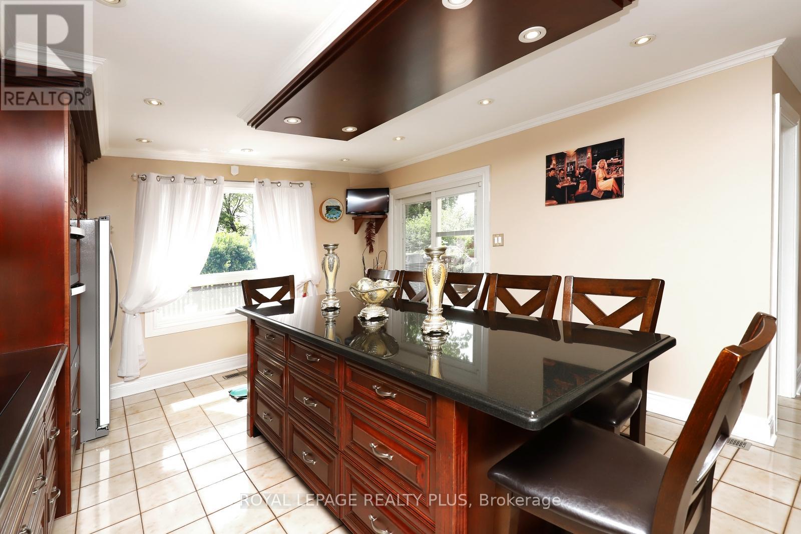Photo 10 of 1086 Hedge Drive, Mississauga ON