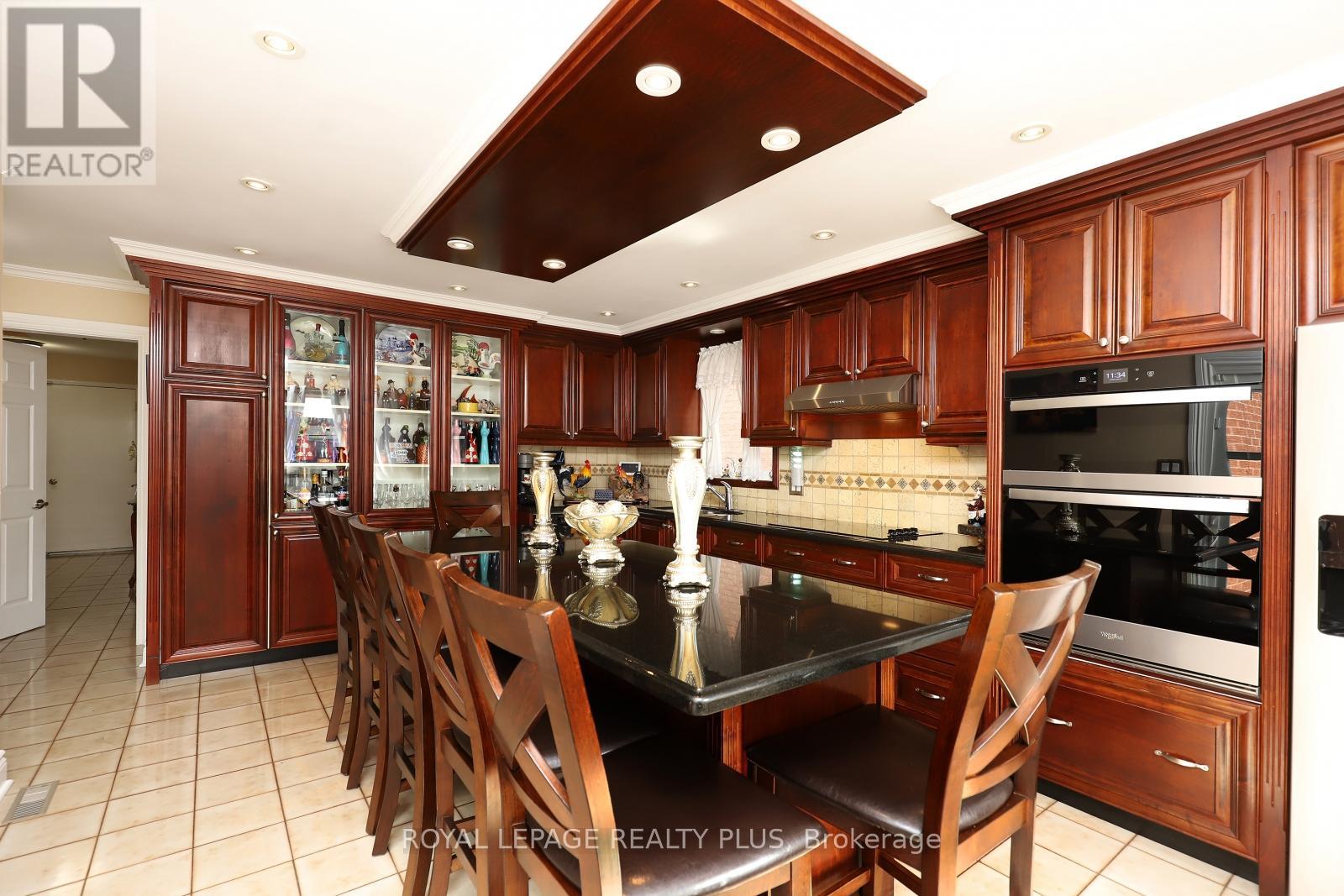 Photo 30 of 1086 Hedge Drive, Mississauga ON
