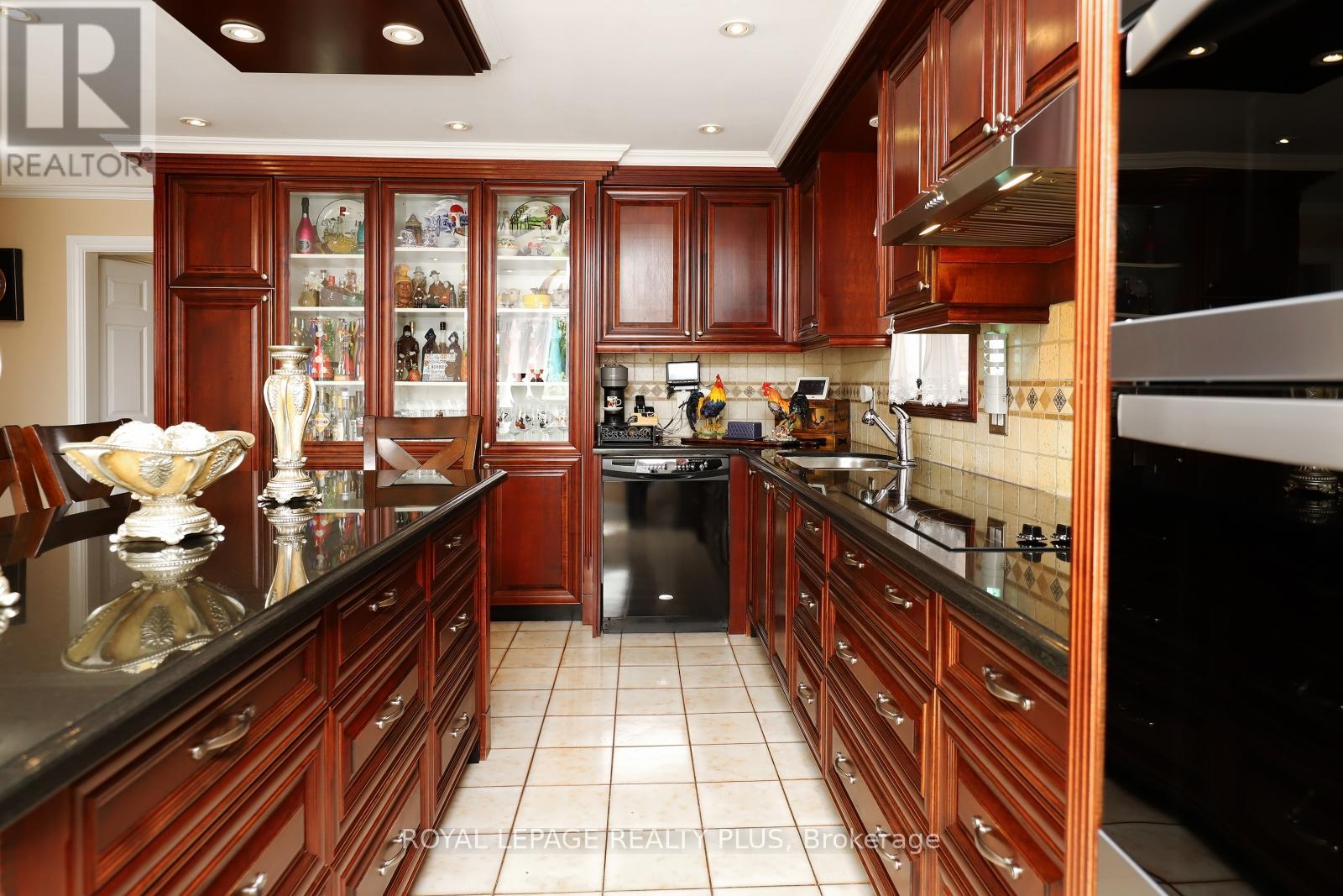 Photo 6 of 1086 Hedge Drive, Mississauga ON