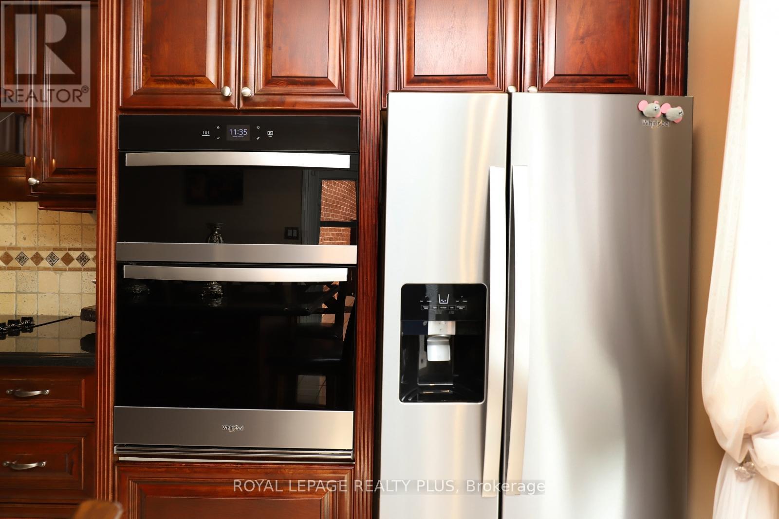 Photo 12 of 1086 Hedge Drive, Mississauga ON