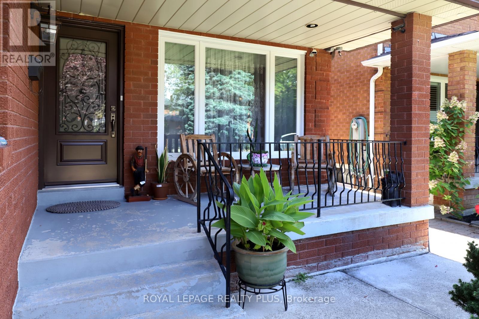 Photo 17 of 1086 Hedge Drive, Mississauga ON