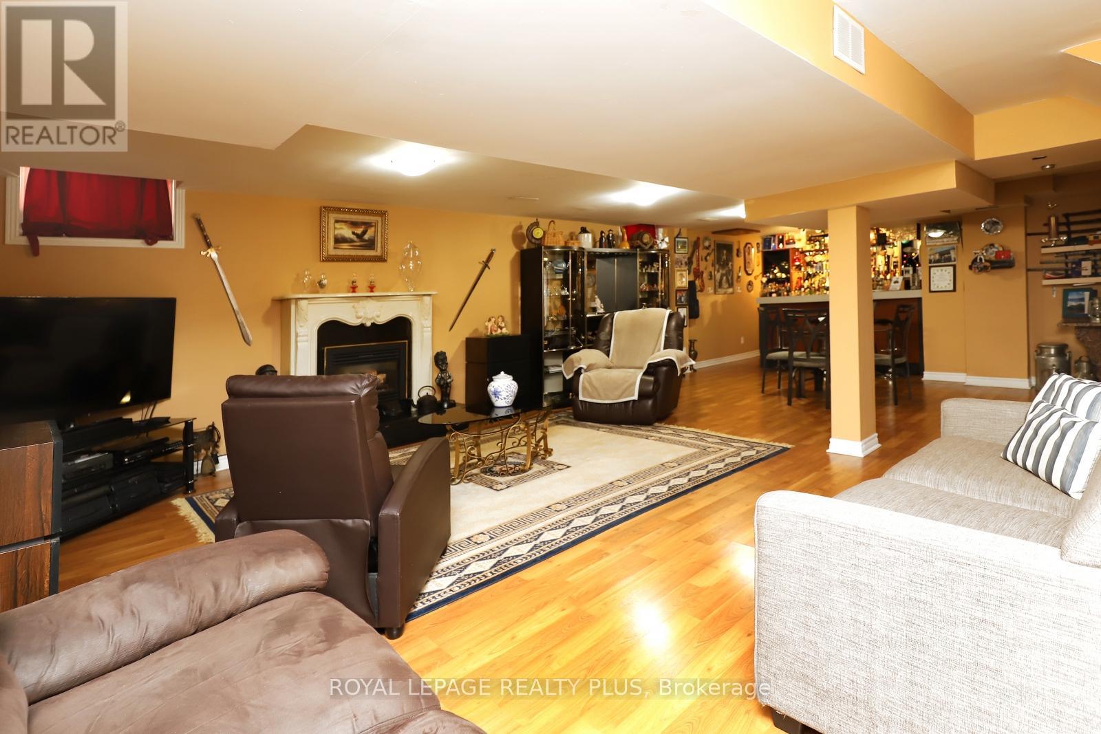 Photo 1 of 1086 Hedge Drive, Mississauga ON