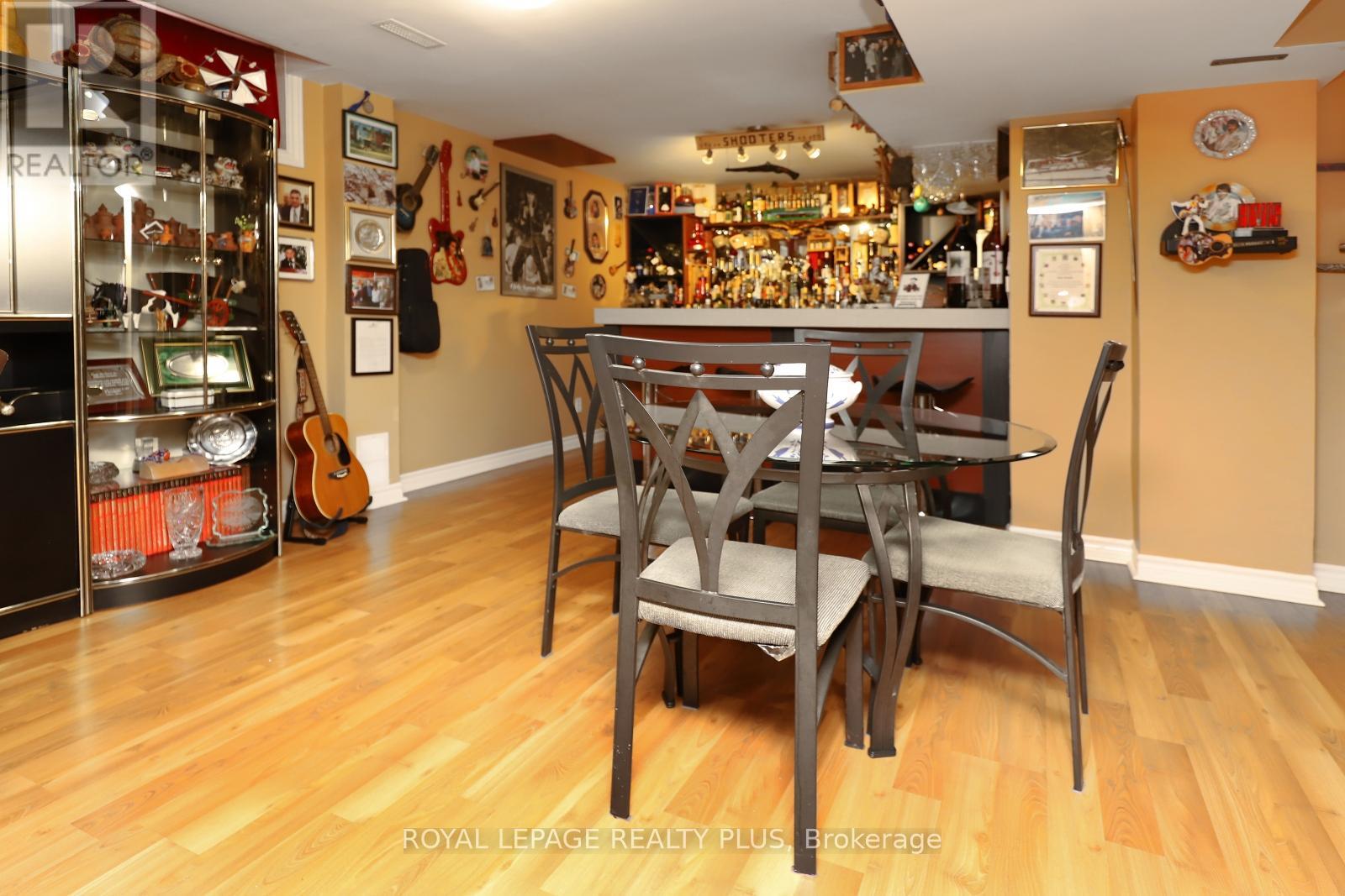 Photo 8 of 1086 Hedge Drive, Mississauga ON