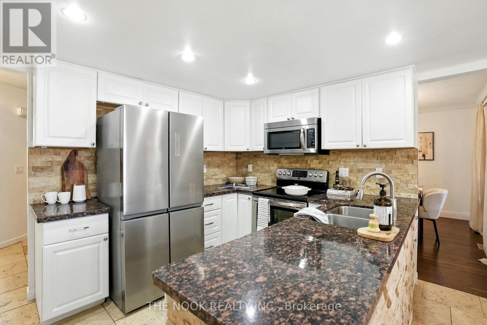 Photo 13 of 204 Eastlawn Street, Oshawa ON