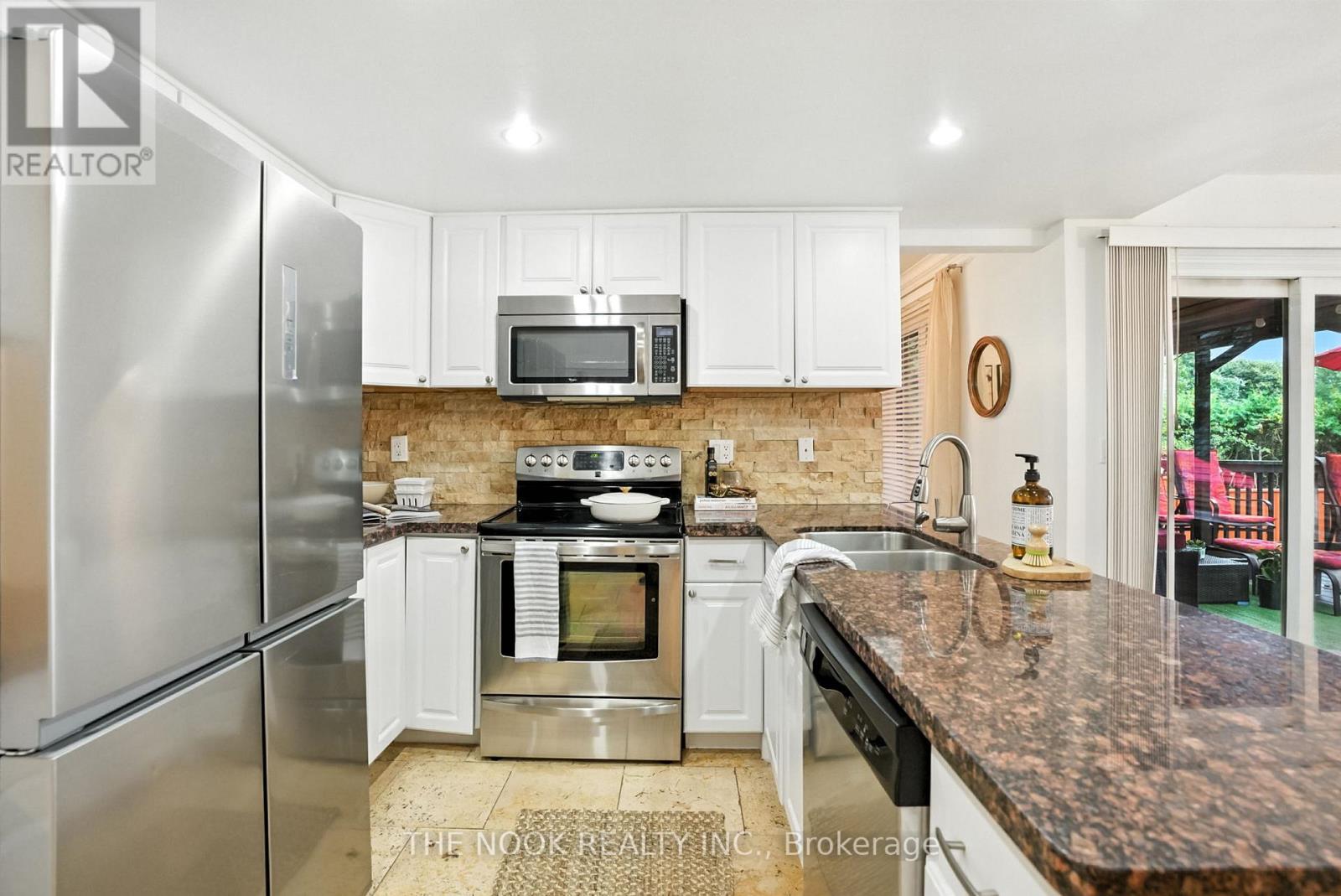 Photo 14 of 204 Eastlawn Street, Oshawa ON