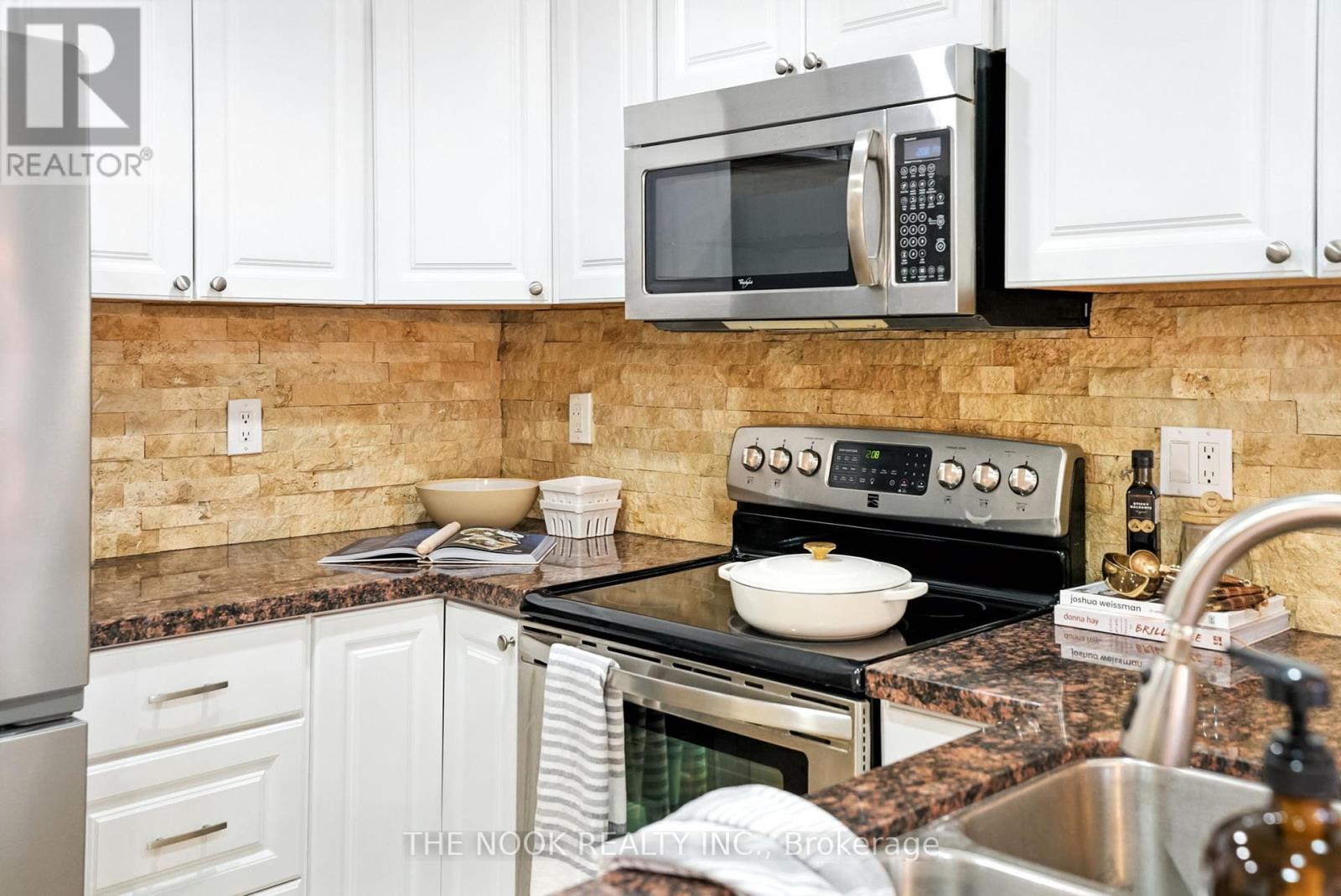 Photo 15 of 204 Eastlawn Street, Oshawa ON