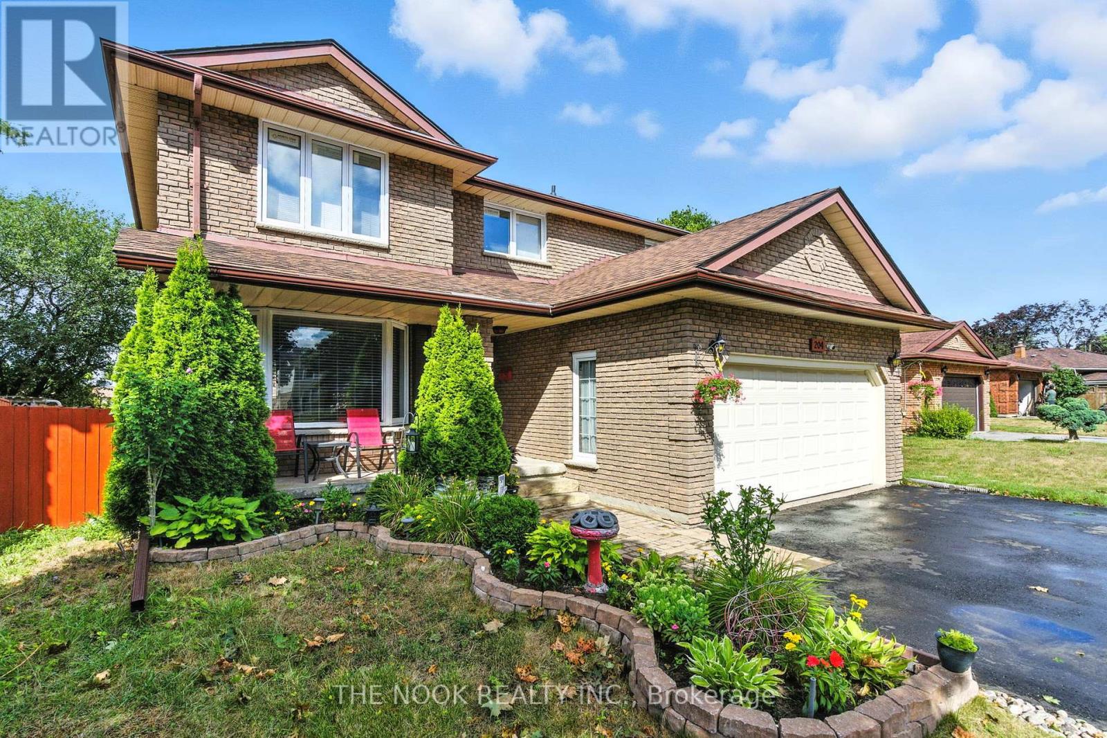 Photo 2 of 204 Eastlawn Street, Oshawa ON
