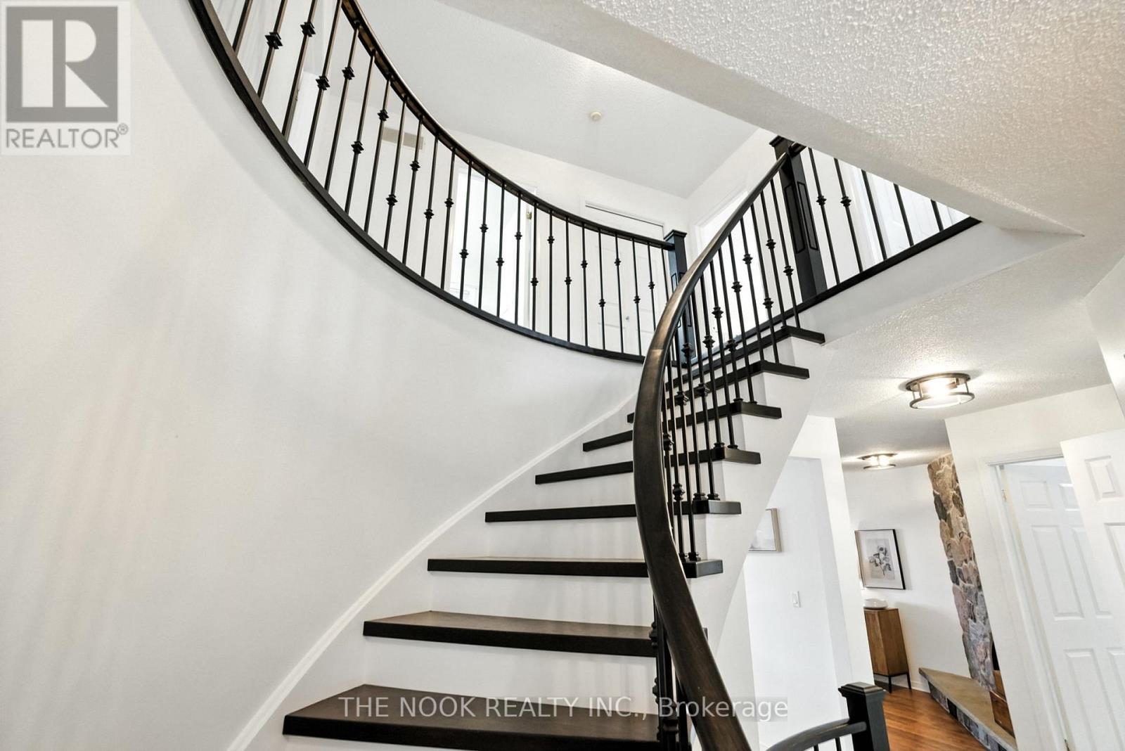 Photo 25 of 204 Eastlawn Street, Oshawa ON