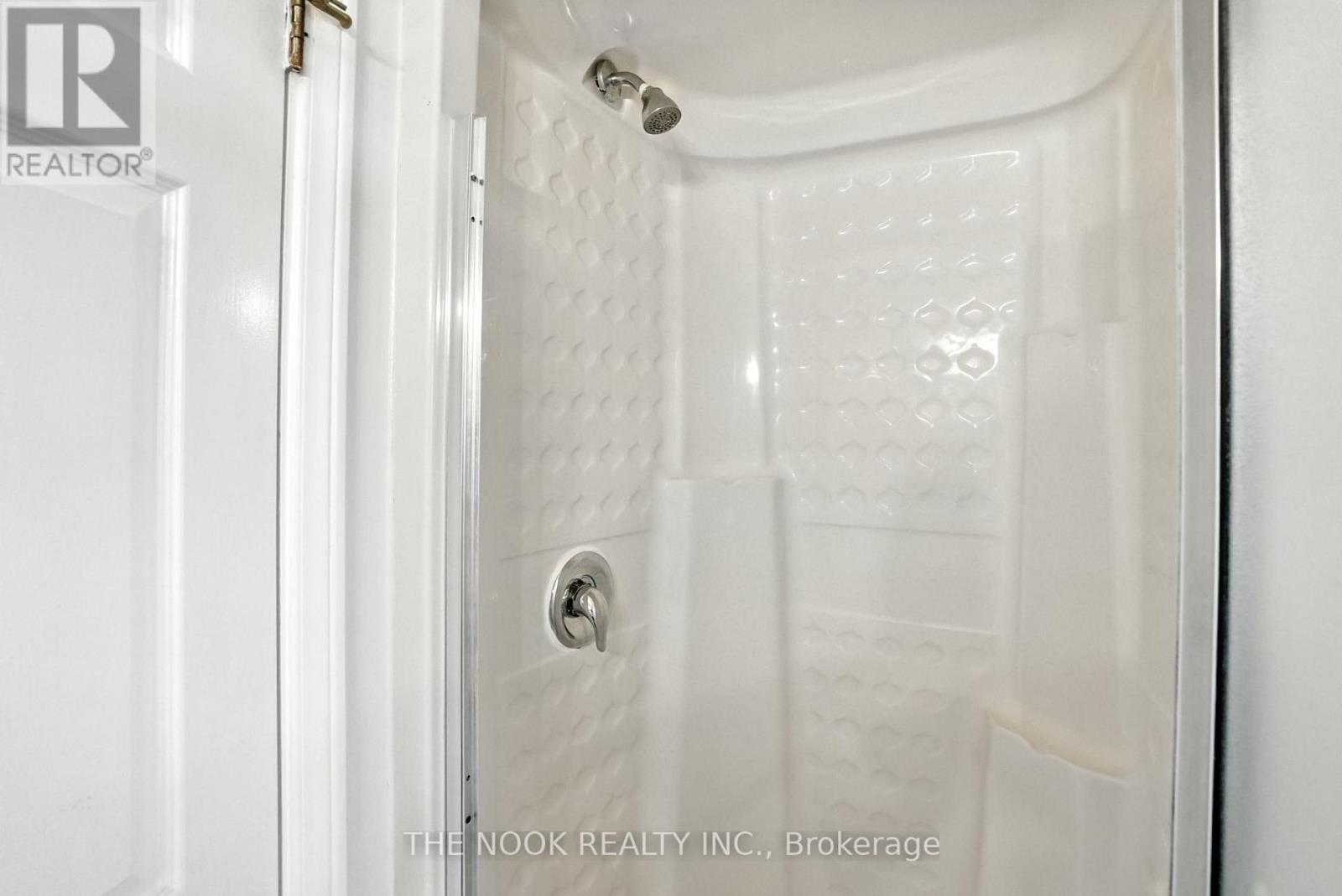 Photo 31 of 204 Eastlawn Street, Oshawa ON