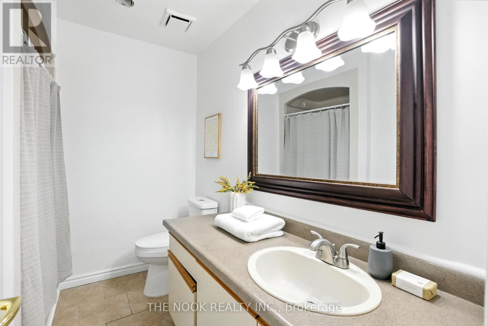 Photo 46 of 204 Eastlawn Street, Oshawa ON