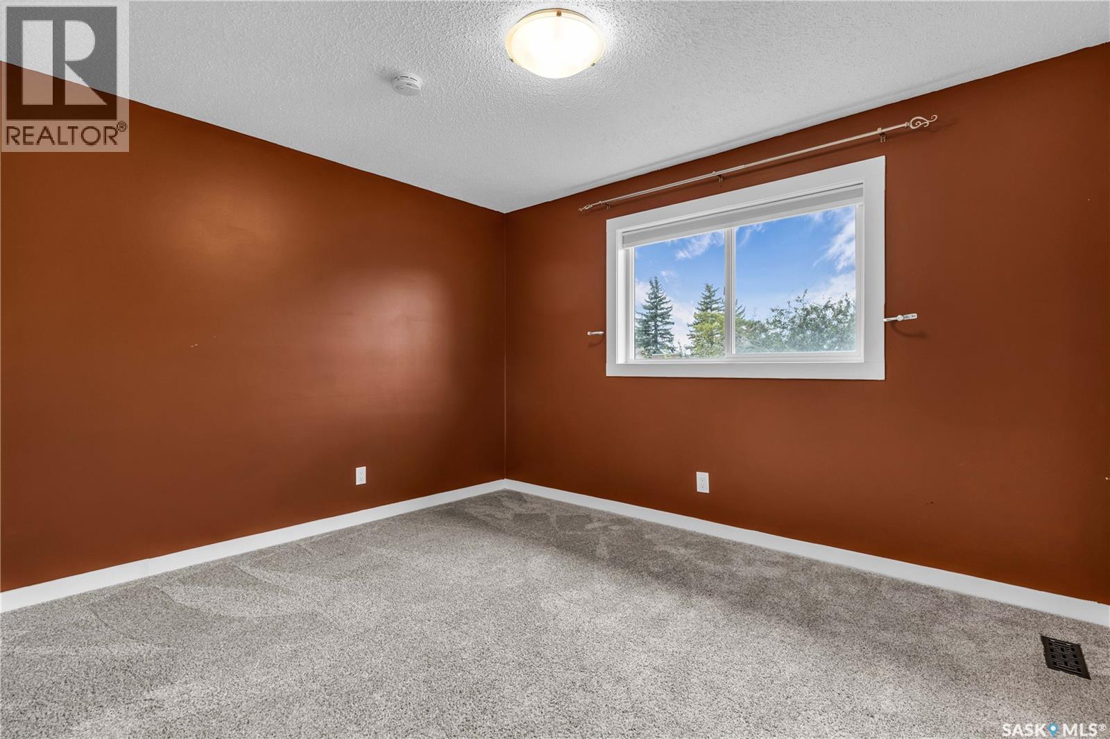 Photo 10 of 2643 Kliman Crescent, Regina SK