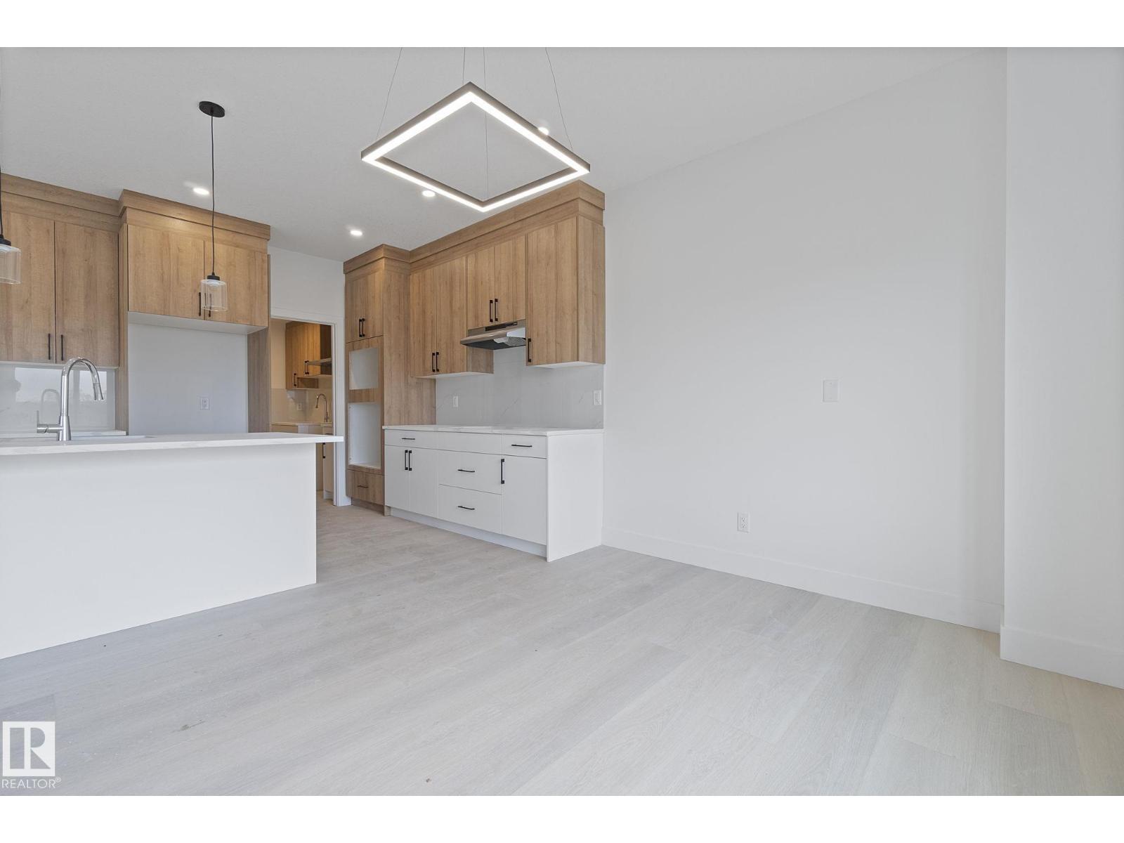 Photo 11 of 2508 210 St Nw, Edmonton AB