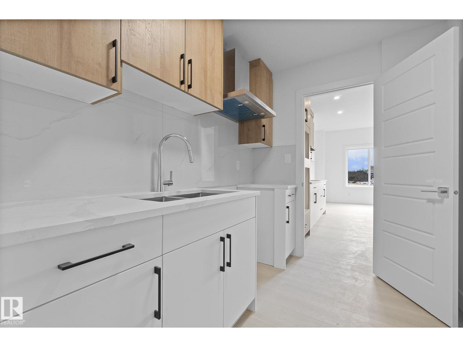 Photo 18 of 2508 210 St Nw, Edmonton AB