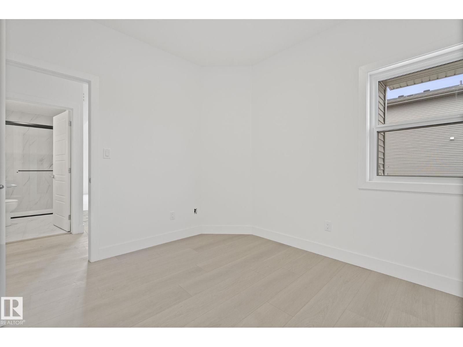 Photo 22 of 2508 210 St Nw, Edmonton AB