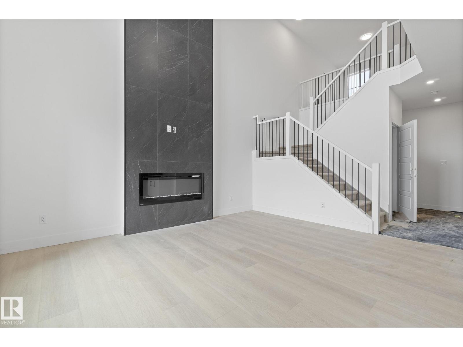 Photo 8 of 2508 210 St Nw, Edmonton AB