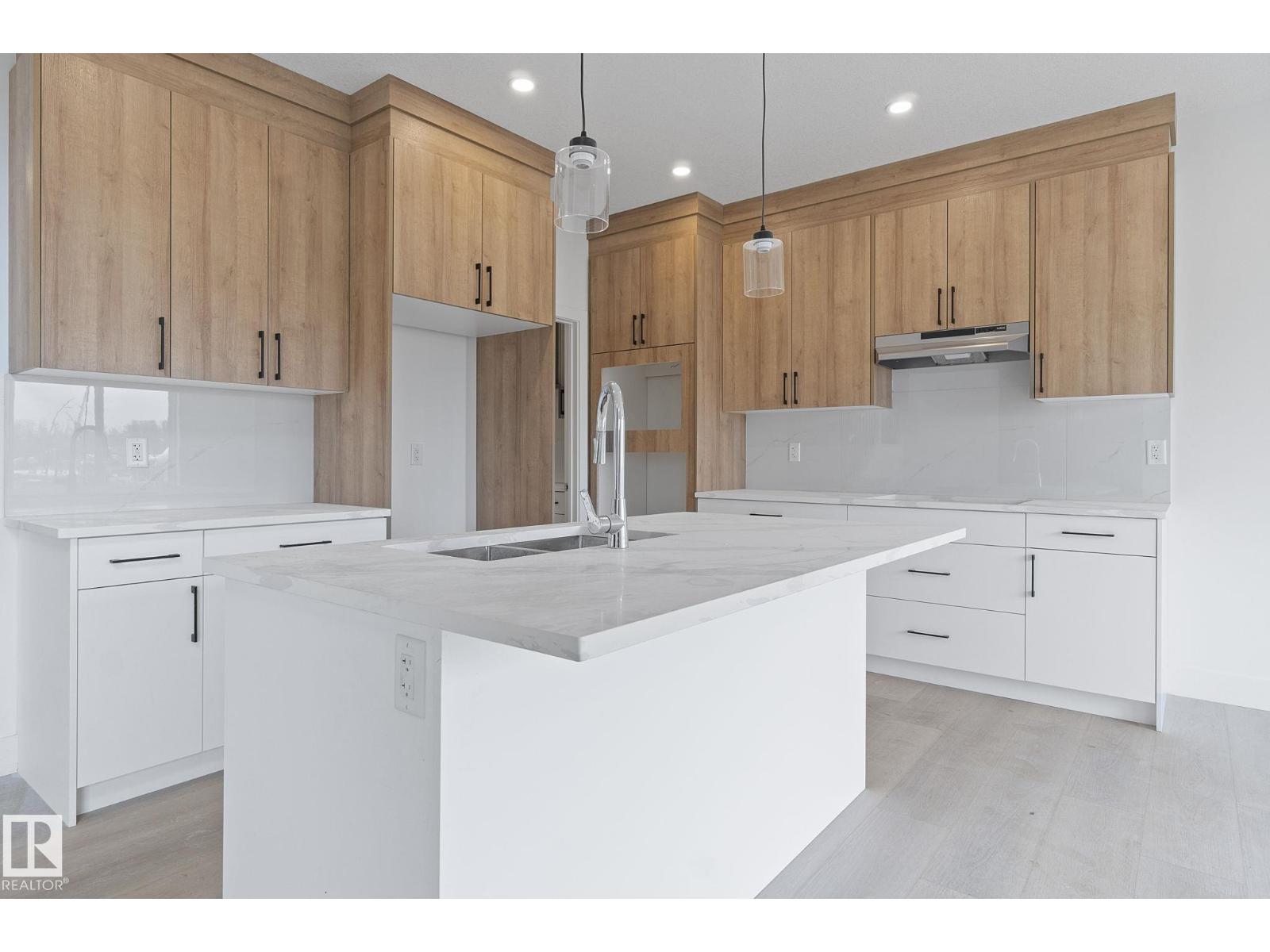 Photo 13 of 2508 210 St Nw, Edmonton AB