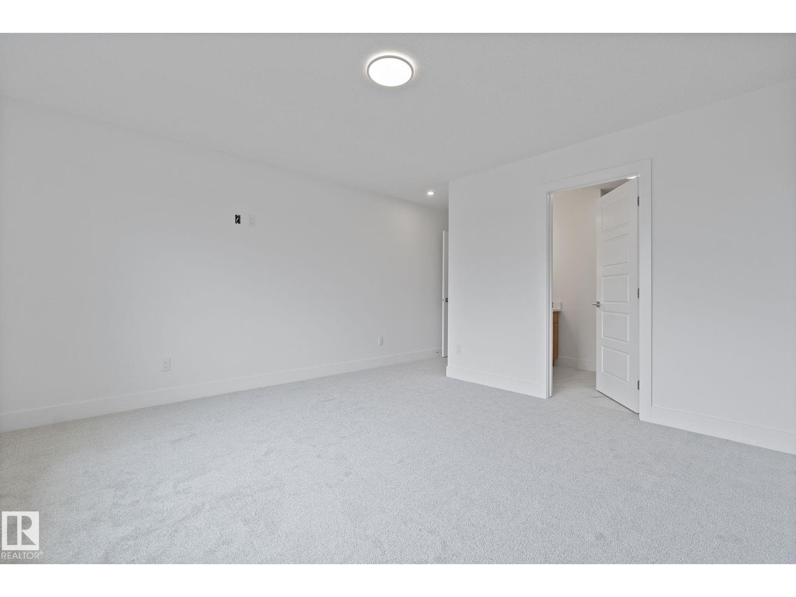 Photo 31 of 2508 210 St Nw, Edmonton AB