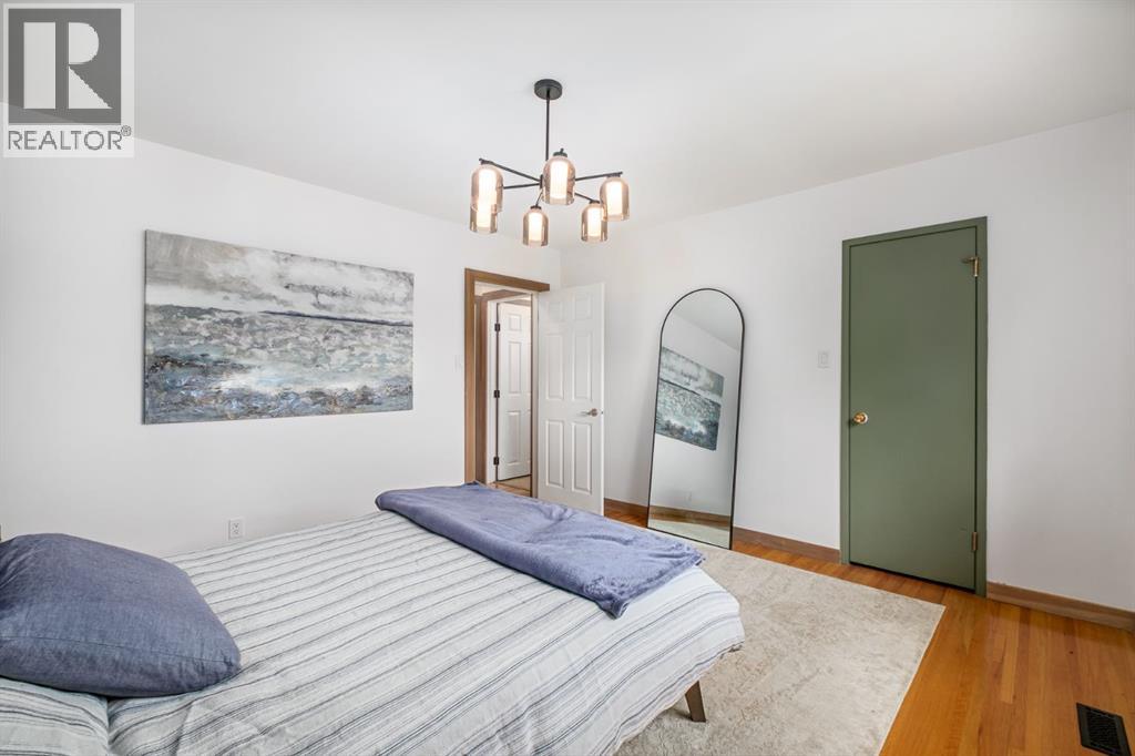 Photo 15 of 5104 Vallance Crescent Nw, Calgary AB