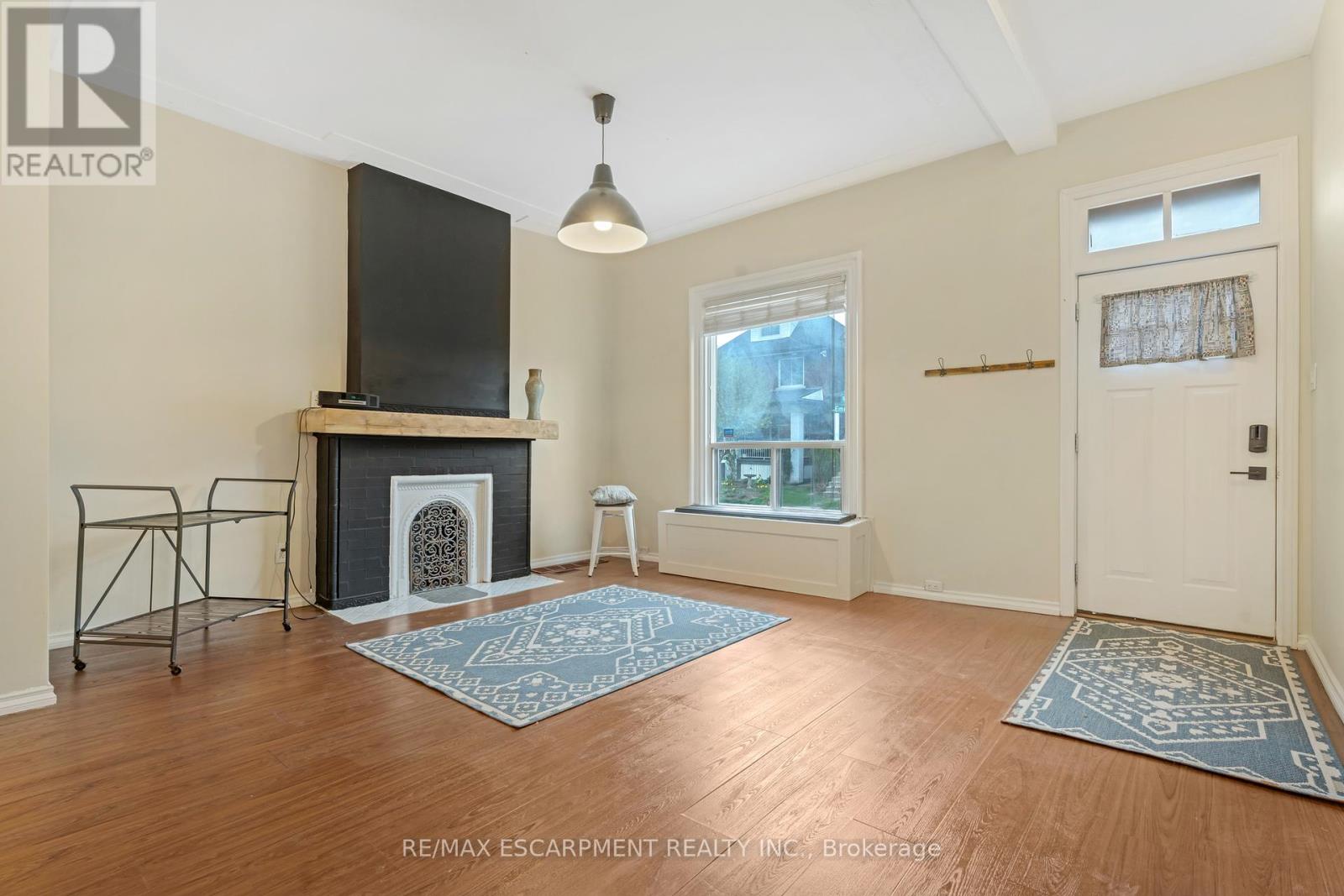 Photo 17 of 197 Emerald Street N, Hamilton ON