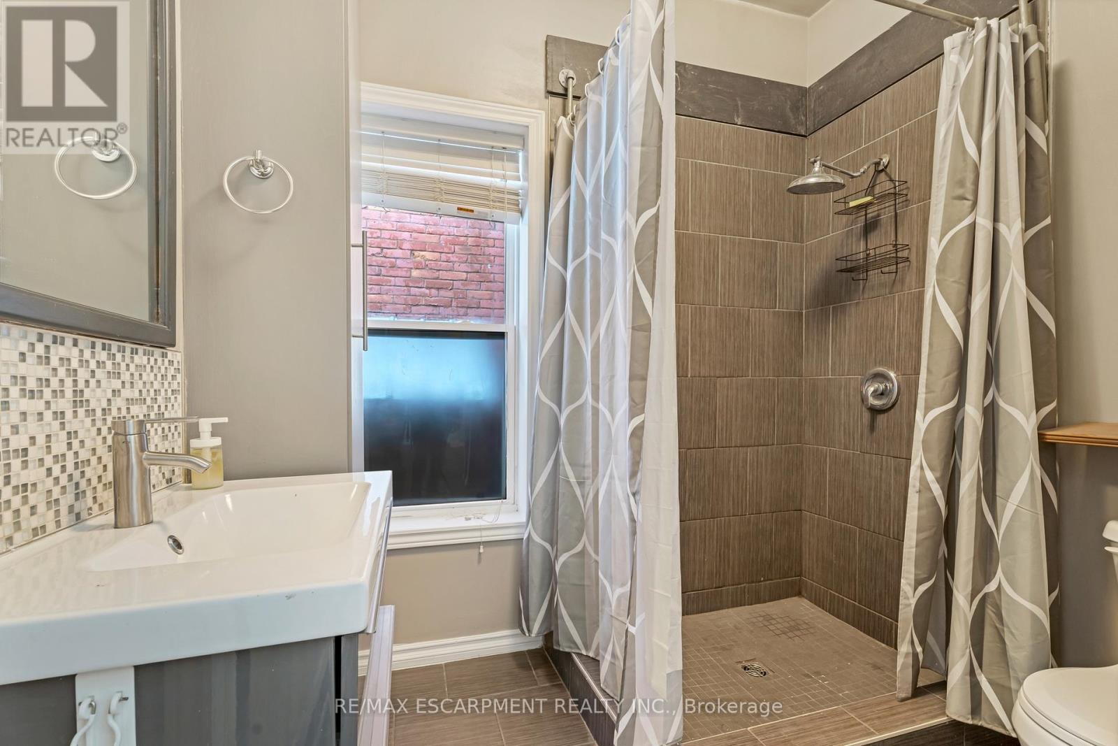 Photo 37 of 197 Emerald Street N, Hamilton ON