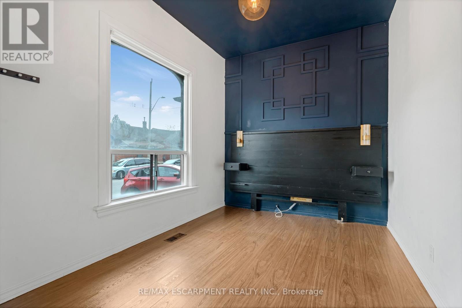 Photo 23 of 197 Emerald Street N, Hamilton ON