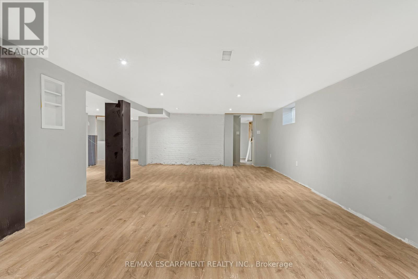 Photo 14 of 197 Emerald Street N, Hamilton ON