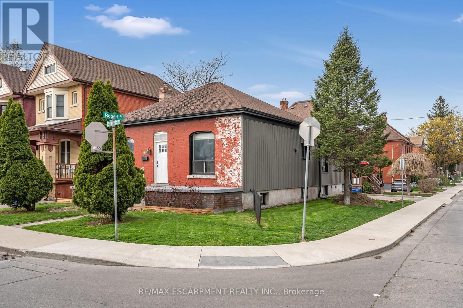 Photo 40 of 197 Emerald Street N, Hamilton ON