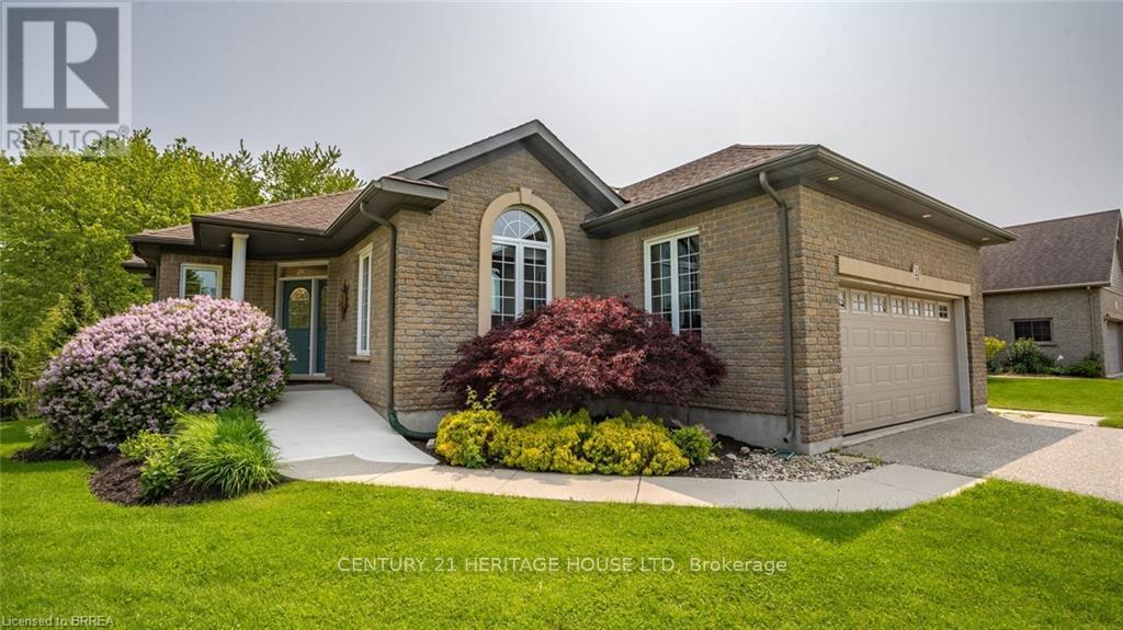 Photo 8 of 2 Hunter Drive S, Norfolk ON