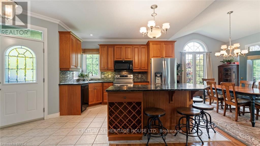 Photo 37 of 2 Hunter Drive S, Norfolk ON
