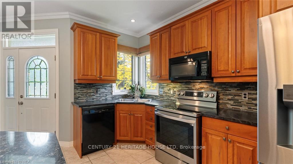 Photo 14 of 2 Hunter Drive S, Norfolk ON