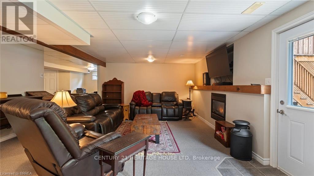 Photo 9 of 2 Hunter Drive S, Norfolk ON