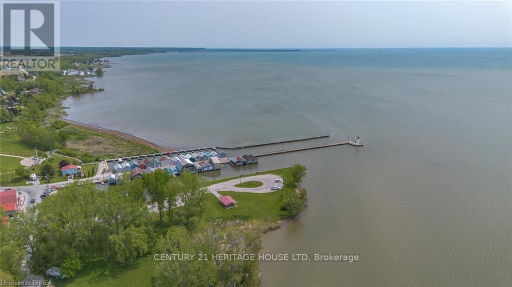 Photo 15 of 2 Hunter Drive S, Norfolk ON