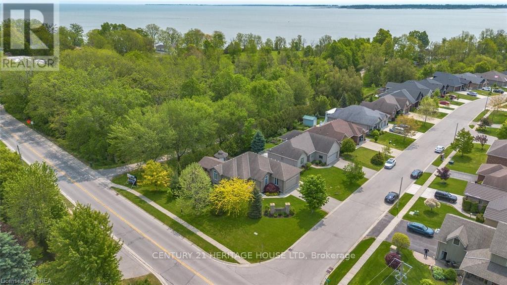 Photo 21 of 2 Hunter Drive S, Norfolk ON