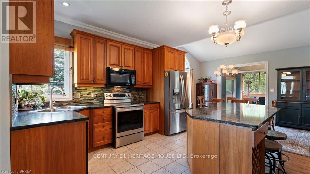 Photo 28 of 2 Hunter Drive S, Norfolk ON