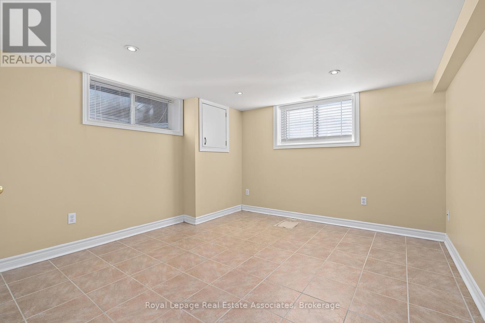 Photo 11 of 7 Rexway Drive, Halton Hills ON
