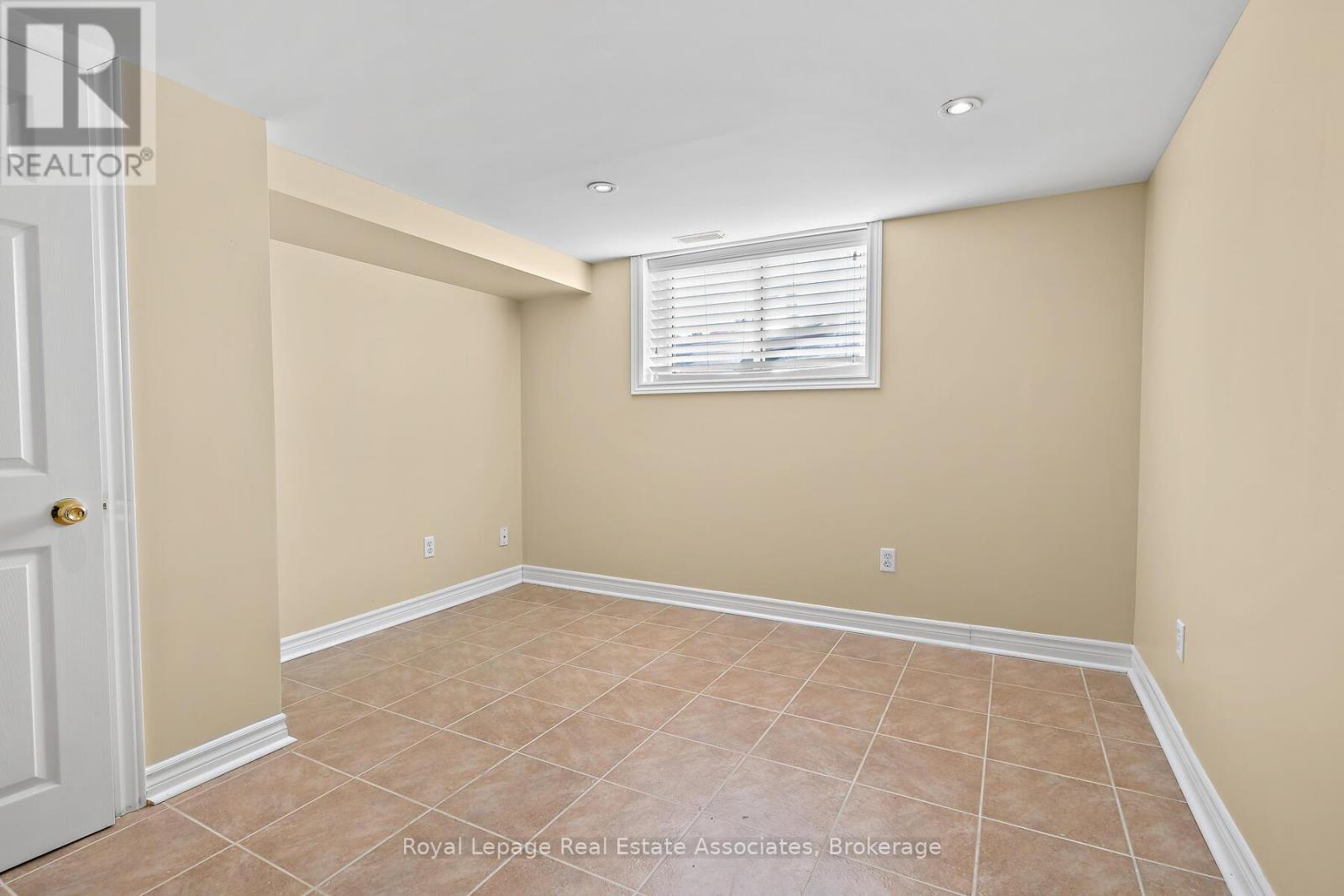 Photo 1 of 7 Rexway Drive, Halton Hills ON