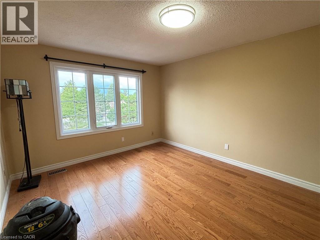Photo 30 of 487 Beechwood Drive Unit 4, Waterloo ON