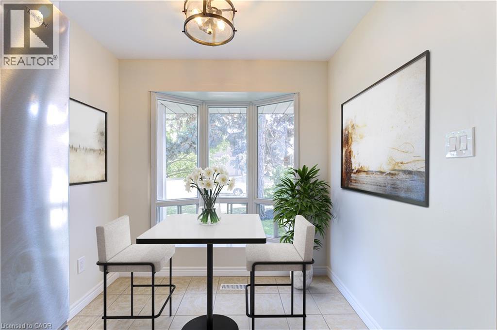 Photo 11 of 3045 Driftwood Drive, Burlington ON