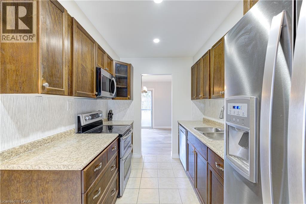 Photo 12 of 3045 Driftwood Drive, Burlington ON