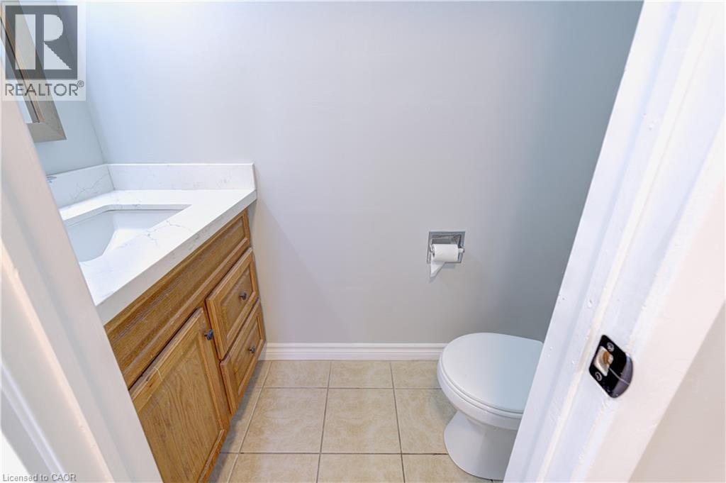 Photo 17 of 3045 Driftwood Drive, Burlington ON