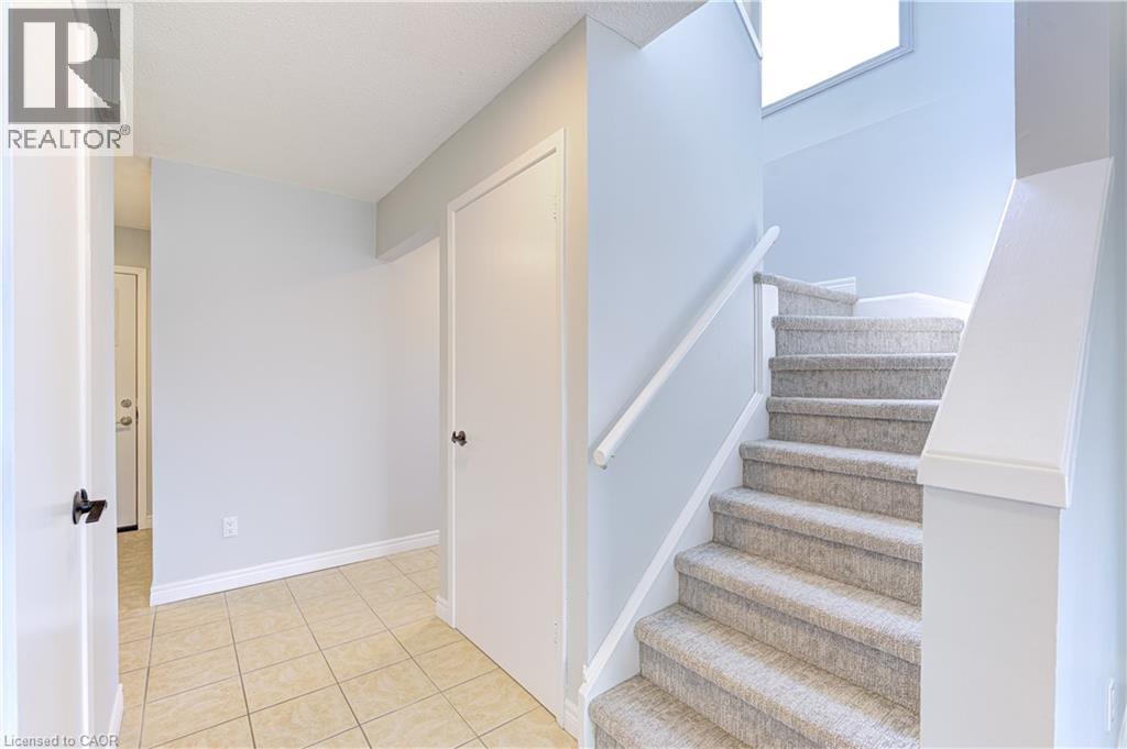 Photo 18 of 3045 Driftwood Drive, Burlington ON