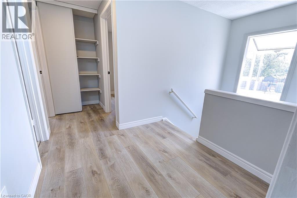 Photo 19 of 3045 Driftwood Drive, Burlington ON