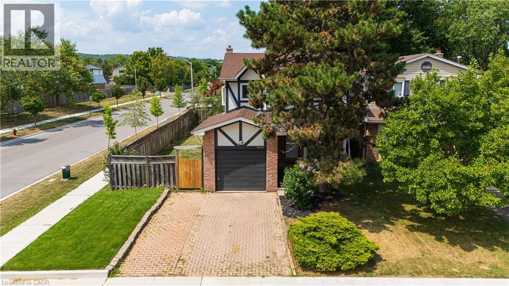 Photo 2 of 3045 Driftwood Drive, Burlington ON