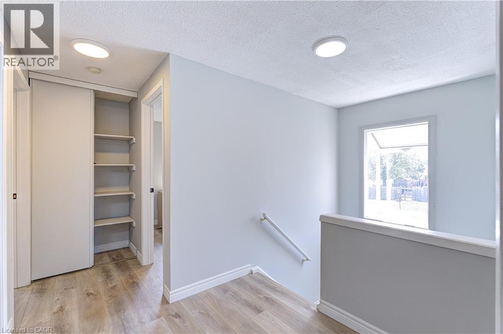 Photo 20 of 3045 Driftwood Drive, Burlington ON