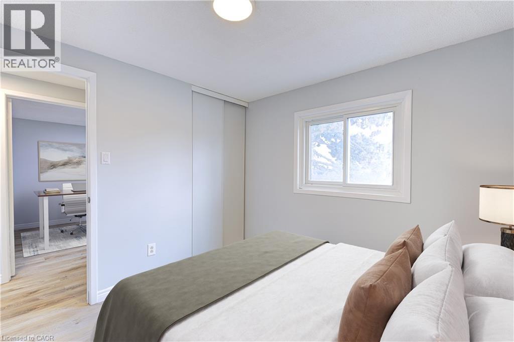 Photo 22 of 3045 Driftwood Drive, Burlington ON