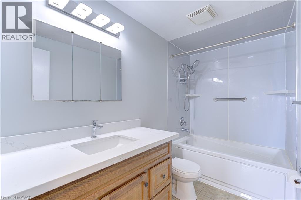 Photo 29 of 3045 Driftwood Drive, Burlington ON