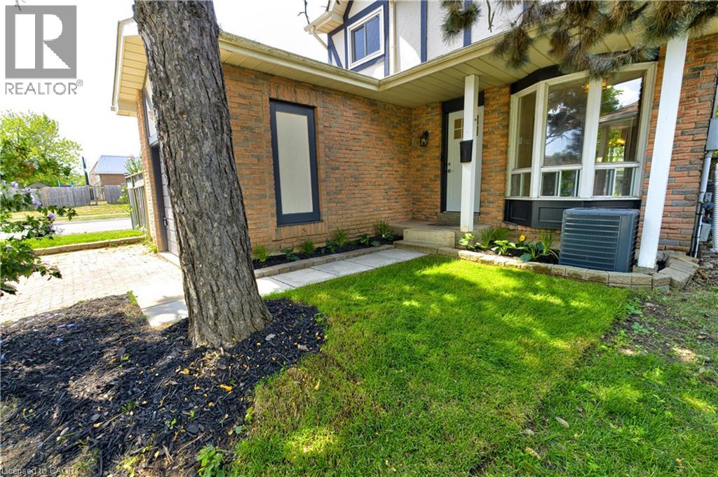 Photo 3 of 3045 Driftwood Drive, Burlington ON