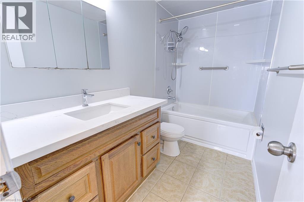 Photo 30 of 3045 Driftwood Drive, Burlington ON