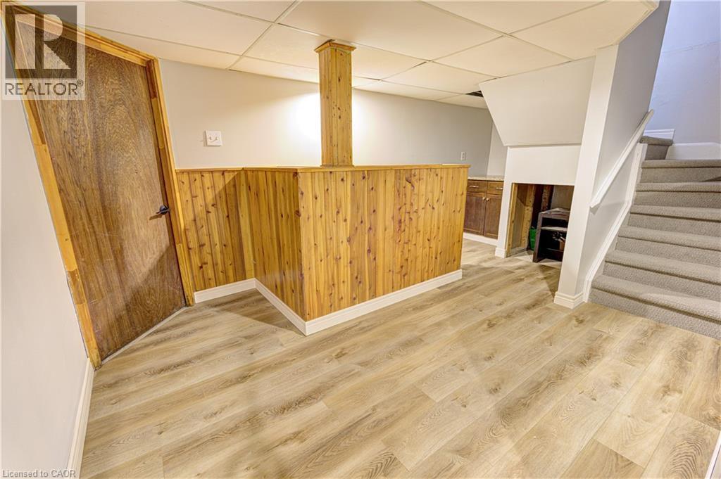 Photo 32 of 3045 Driftwood Drive, Burlington ON